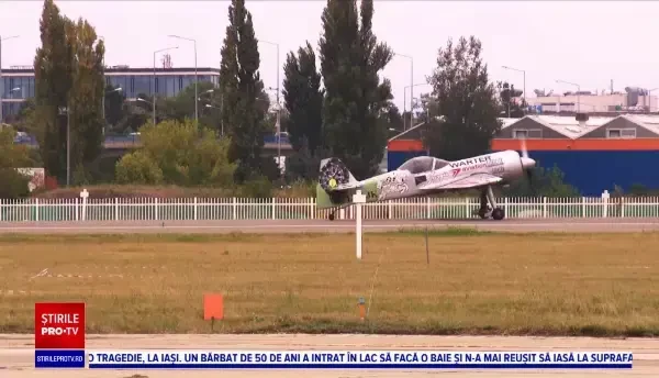 Manevre impresionate la cel mai mare spectacol aviatic din România. Un campion mondial a făcut senzație la 70 de ani