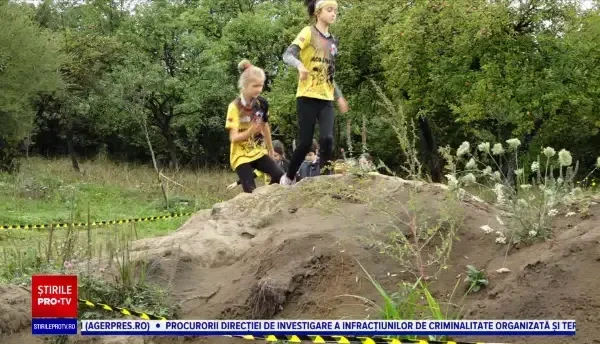 "Spartani" de toate vârstele s-au antrenat în Mraramureș, la aruncatul suliței sau săritul peste baloți cu fân