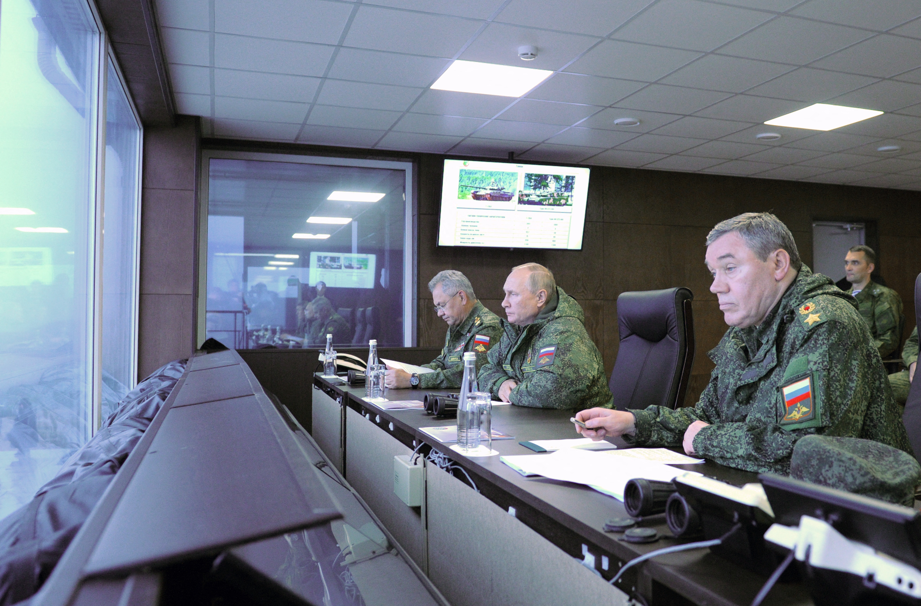 VIDEO. Putin participă la vaste exerciţii militare cu China și alte state aliate. Reuniune cu uşile închise la „Vostok 2022”