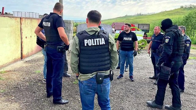 Descinderi la persoane care ar fi incendiat utilajele unui fermier. Prejudiciul, estimat la un milion de euro