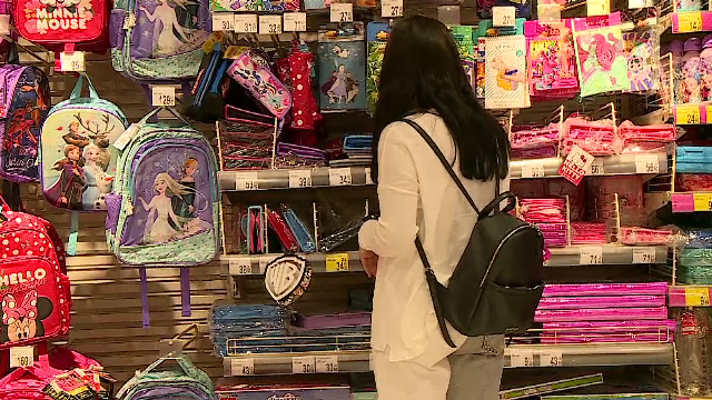 O parte din ajutoarele de 500 lei pentru rechizite, virate pe card luna aceasta. Câți copii beneficiază