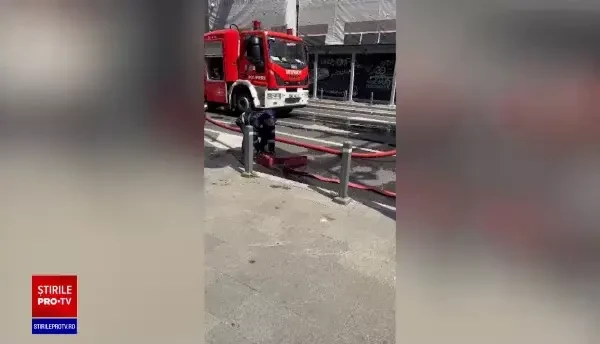 Incendiu pe Calea Victoriei, la o clădire aflată în reabilitare VIDEO