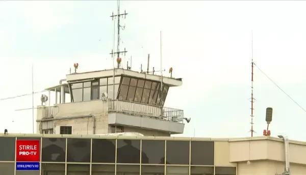 Un avion a revenit de urgență pe aeroportul din Cluj, după ce un porumbel a intrat într-un motor