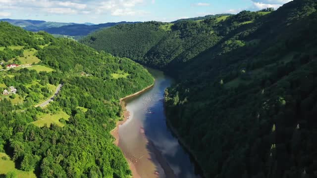 România la PET. Râurile cristaline de munte, departe de a fi cele mai curate. „Otrava” identificată în analizele de laborator