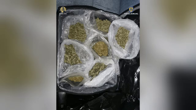 Un bărbat din Reșița a fost reținut după ce ar fi introdus în țară droguri de mare risc