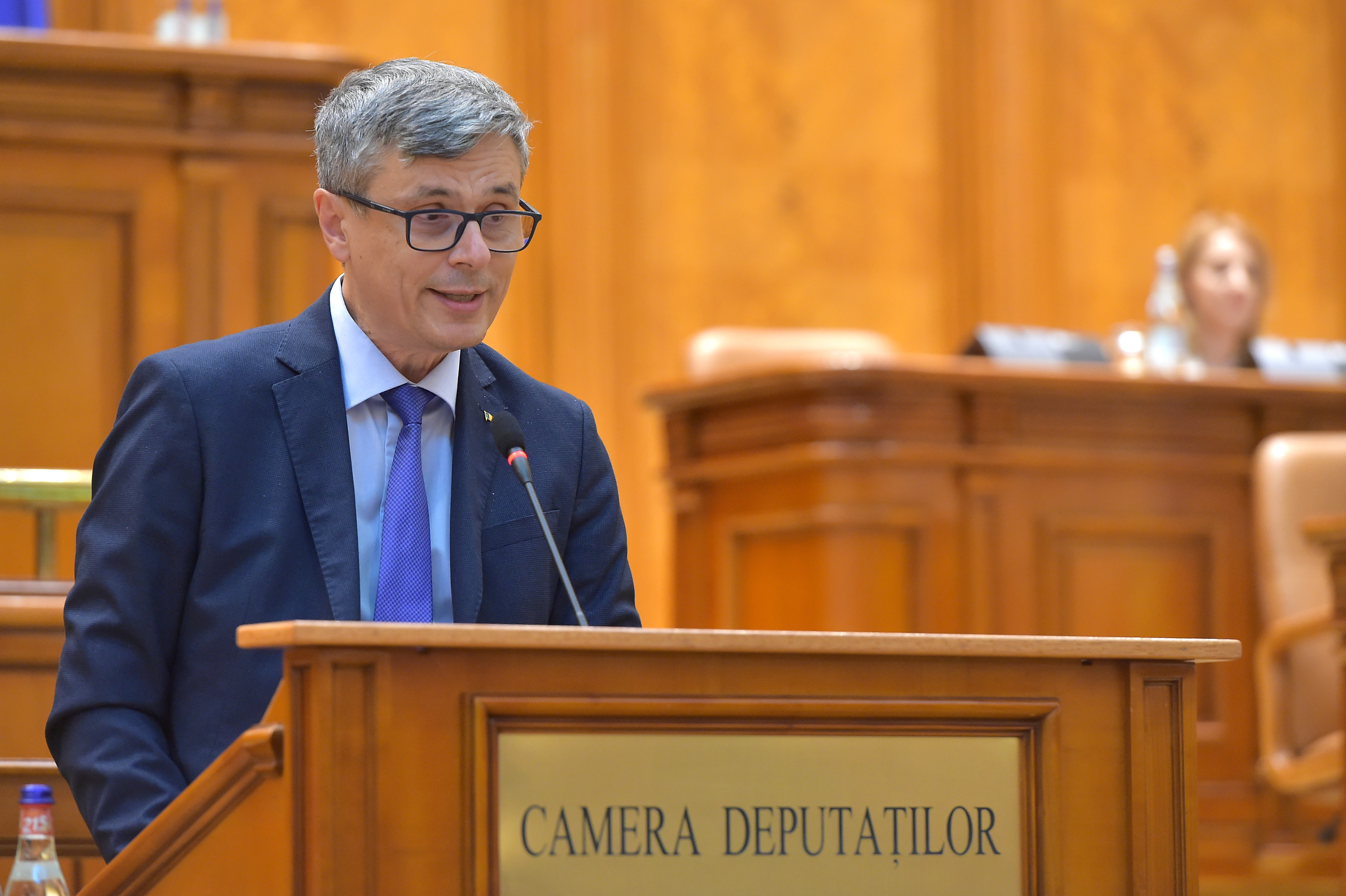 Deputații PSD-PNL-UDMR au respins moțiunea USR împotriva ministrului Virgil Popescu