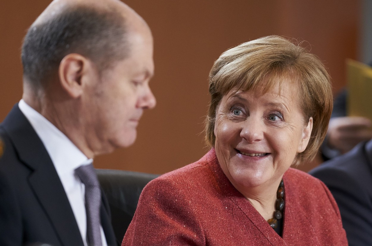 Olaf Scholz promite că Germania va ieși din iarnă și o atacă dur pe Angela Merkel. ”Este în întregime vinovată”