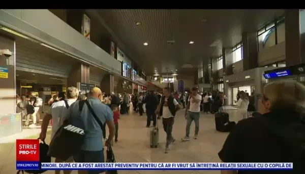 MAE anunţă că peste 620 de români afectaţi de anularea zborurilor Blue Air, au solicitat sprijin să revină în ţară