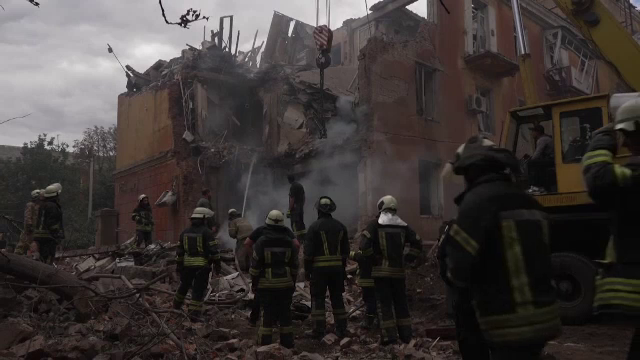 Situația rămâne critică la Zaporojie. Localnicii, îndemnați să plece după ce rachetele au avariat o linie electrică