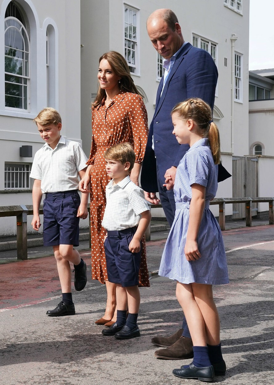 Copiii Prințului William și ai ducesei Kate Middleton au mers la noua lor școală. Cât este taxa anuală | GALERIE FOTO