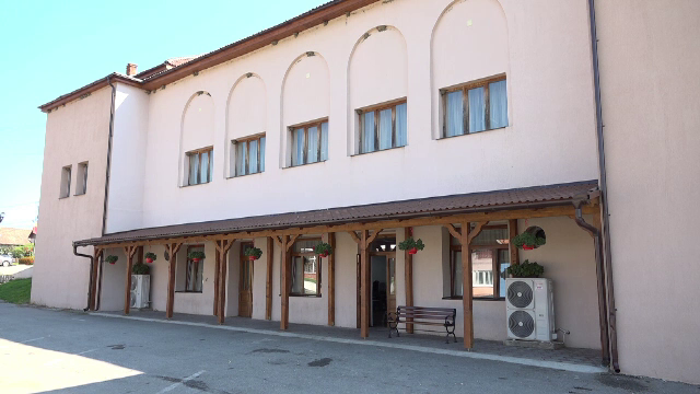 Crește numărul persoanelor care s-au ales cu toxiinfecţie alimentară după ce au mâncat eclere la o nuntă