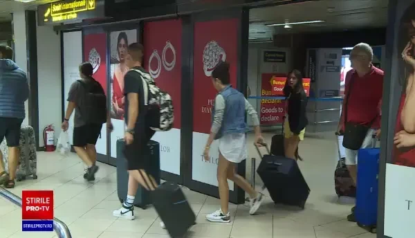 150 de oameni care aveau bilete Blue Air au fost aduși în țară. Alte sute așteaptă de 2 zile pe aeroporturile din Europa