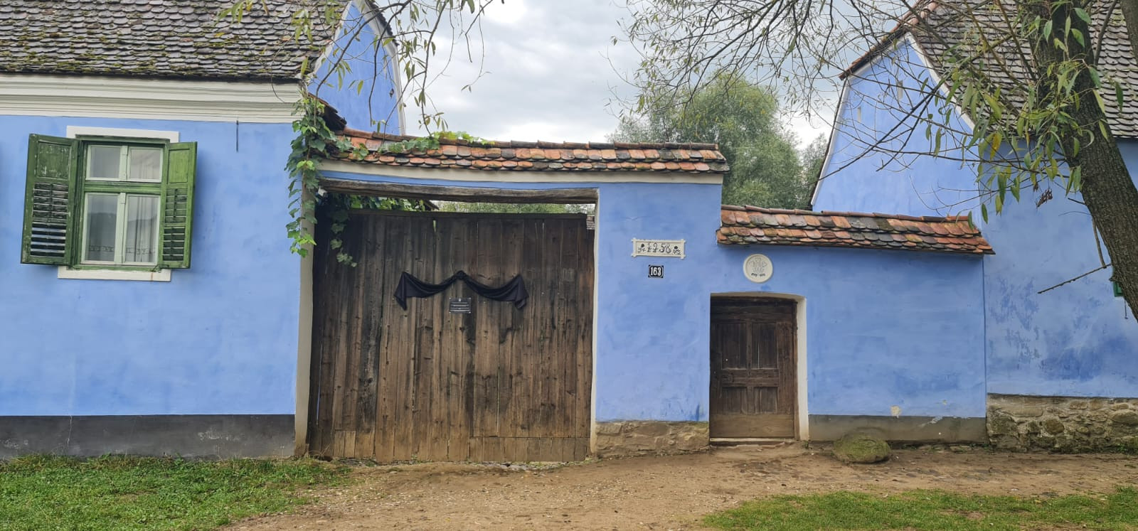 Mesajul apărut pe casa lui Charles din Viscri, după moartea Reginei Elisabeta a II-a. FOTO