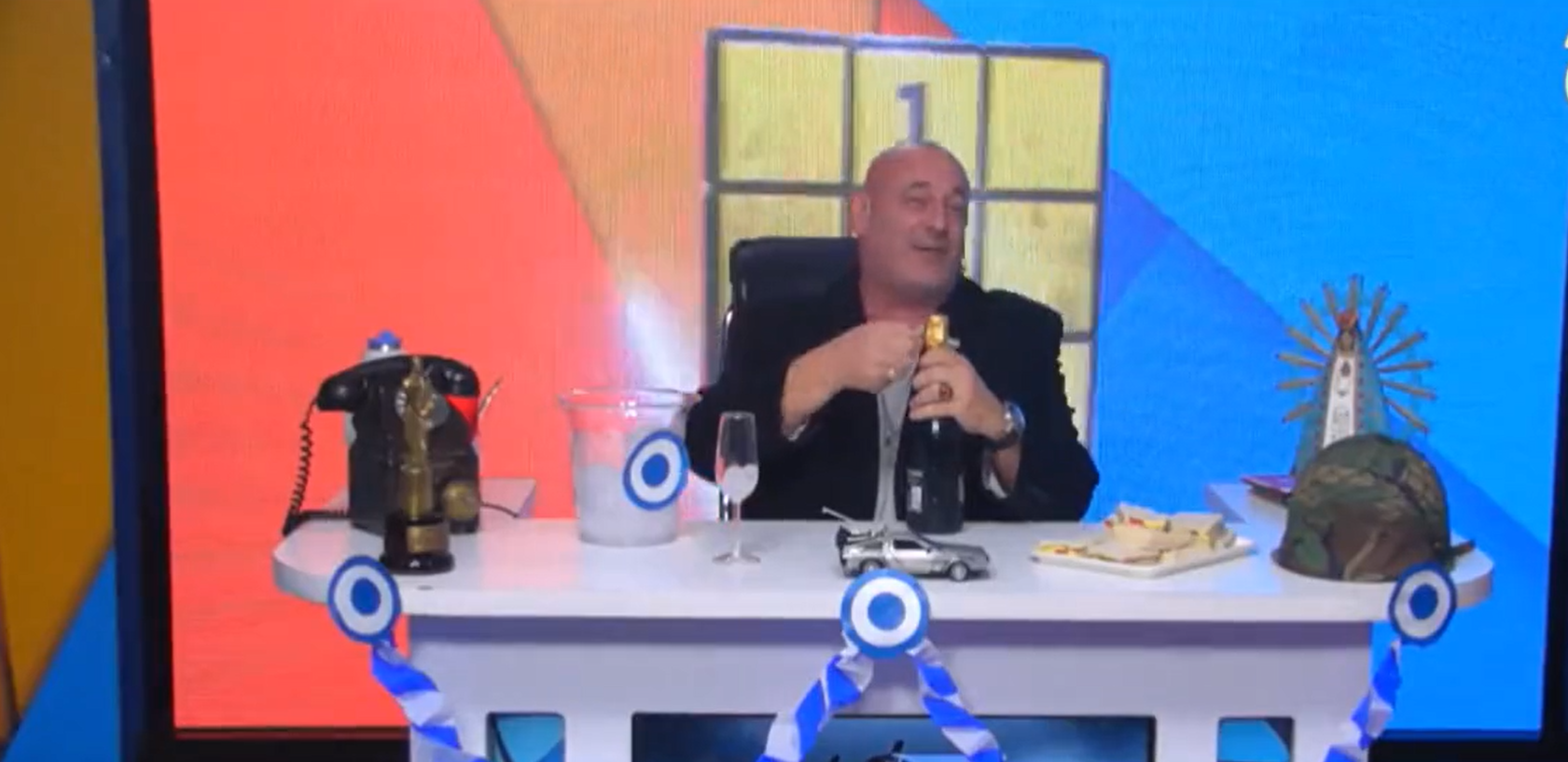 Cine este jurnalistul care a deschis o șampanie în direct pentru a se bucura că a murit Regina Elisabeta a II-a