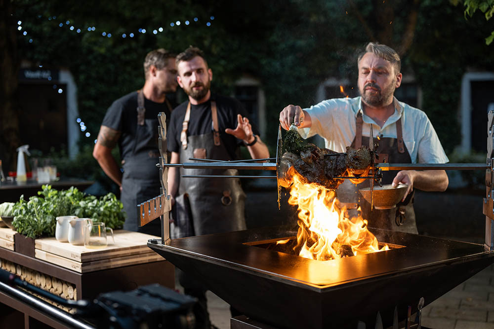 (P) Cum arată Vulcanus, grătarul etalon pe sufletul chefilor și gurmanzilor
