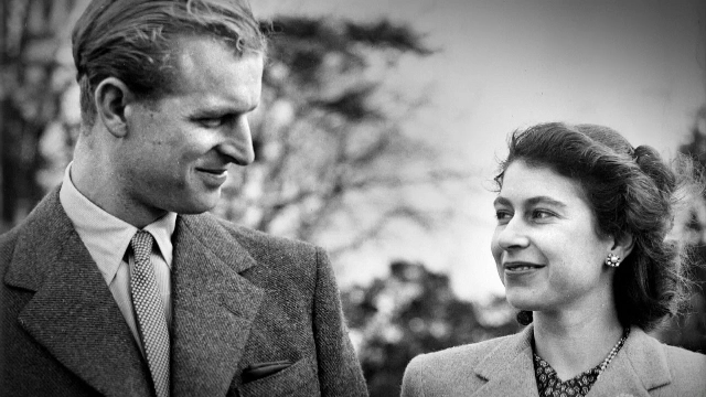 Cum s-a cunoscut Regina Elisabeta a II-a cu prințul Philip, iubirea vieții ei. În particular, el chiar era capul familiei