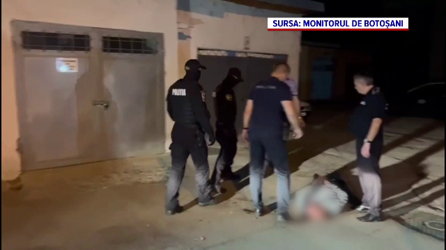 Un bărbat din Botoșani și-a înjunghiat soția pentru că voia să divorțeze, apoi a fugit înarmat pe străzi. Cum a fost prins