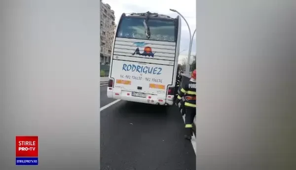 Al patrulea incident la Pasajul Unirii. Un autocar a rămas blocat în limitatorul de înălțime