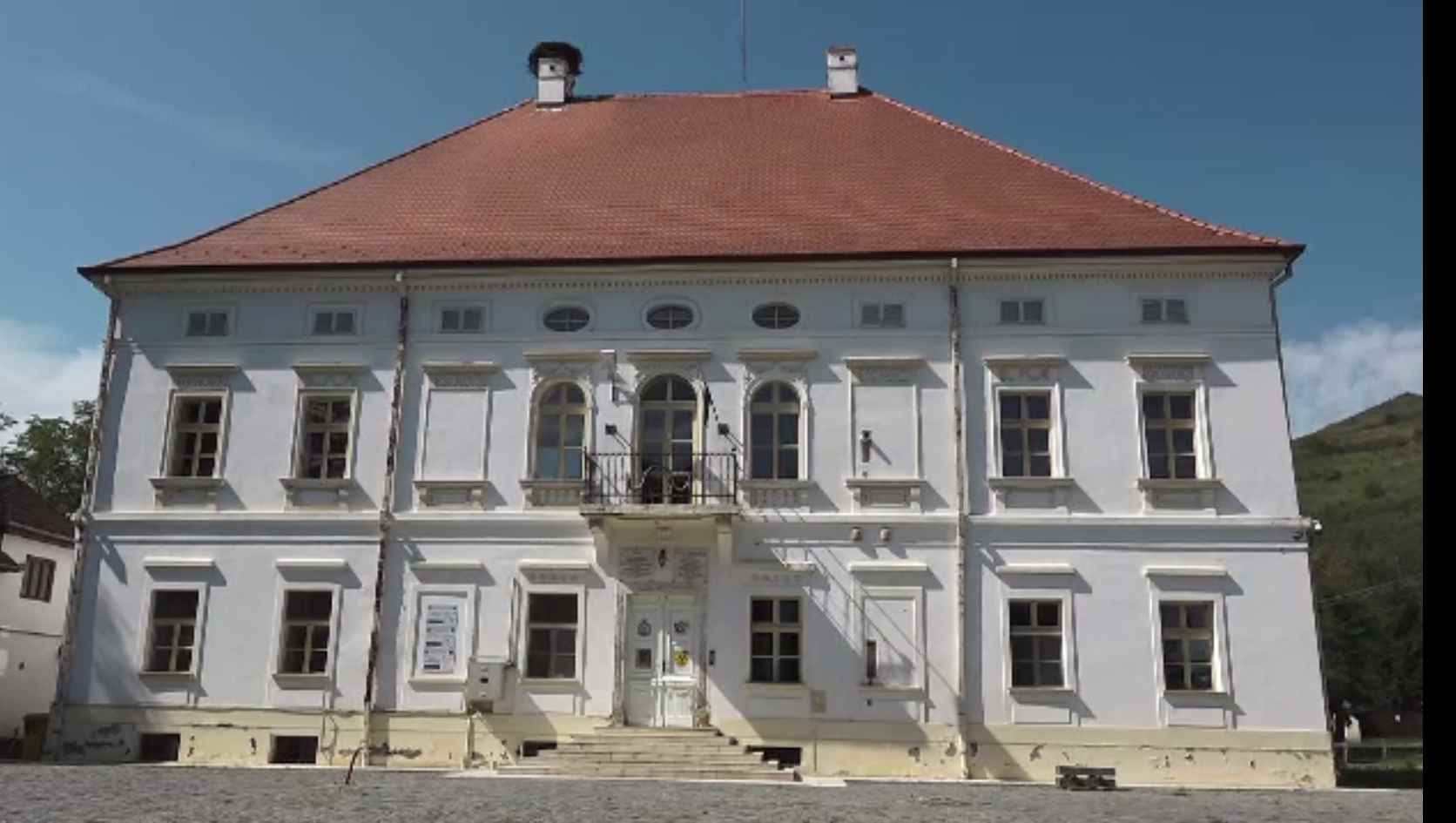 Castelul Rhedey din Sângeorgiu de Pădure, locul de unde Charles al III-lea își trage rădăcinile