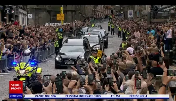 Cortegiul care poartă trupul neînsuflețit al Reginei Elisabeta a II-a a ajuns, duminică seară, în capitala Scoției