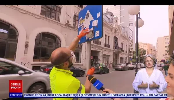 Voluntarii curăță graffiti-ul de pe pereții clădirilor istorice. Recent, sancțiunile s-au mărit