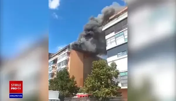 Incendiu la un bloc de locuințe din Voluntari: Opt autospeciale intervin la fața locului | FOTO