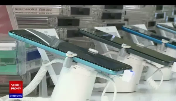 Tot mai mulți români preferă telefoanele recondiționate. Cât de ieftine sunt față de cele noi