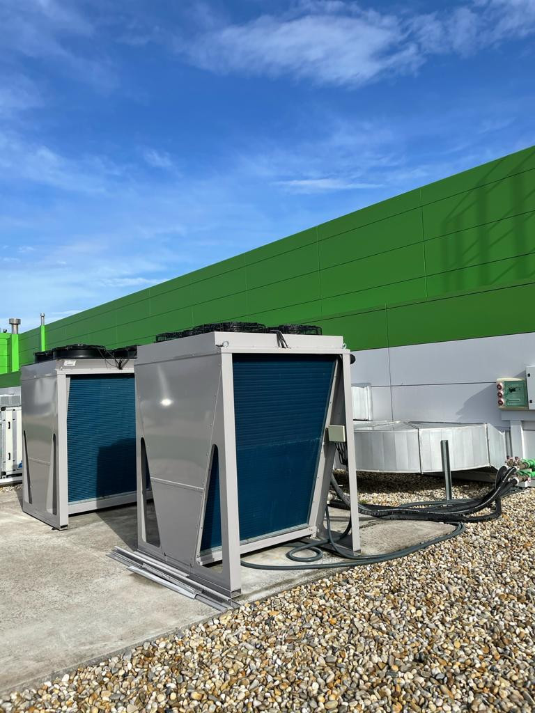 (P) Răspunsul la criza energetică a constructorului unui bloc din centrul Ploieștiului