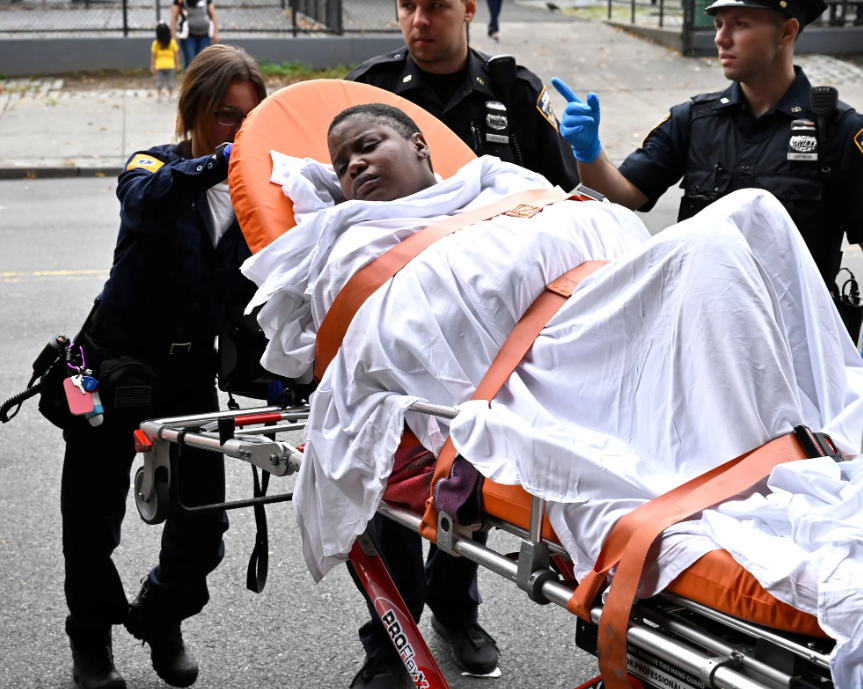 O mamă și-a înecat copiii și apoi le-a povestit rudelor. Cum a fost găsită femeia pe plajă