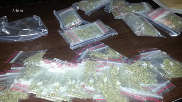 Elevii ar putea fi testați obligatoriu în școli pentru consum de droguri. Pe cine ar putea reține poliția