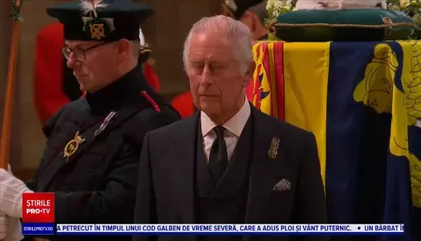 Mii de britanici și-au luat rămas bun de la regina Elisabeta. Trupul neînsuflețit al suveranei va fi adus la Londra