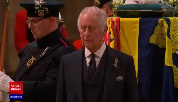 Pelerinaj la catafalcul reginei Elisabeta a II-a