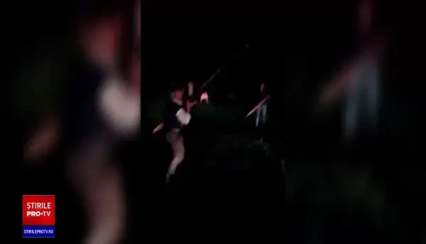 Un pădurar a ajuns la spital după ce a fost atacat de săteni cu bâte și pietre, în județul Bacău