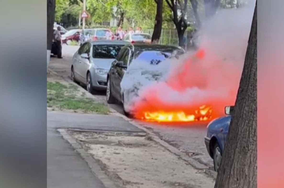 Mașina mistuită de un incendiu în Galați, în doar câteva minute