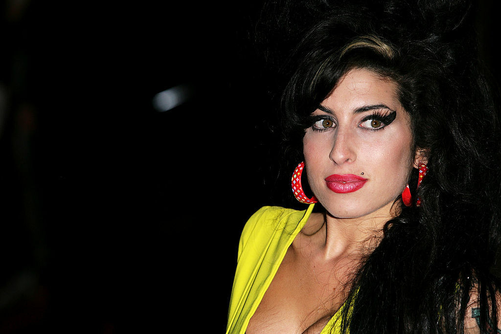Amy Winehouse. Viața celebrei cântărețe engleze care a câștigat cinci premii Grammy