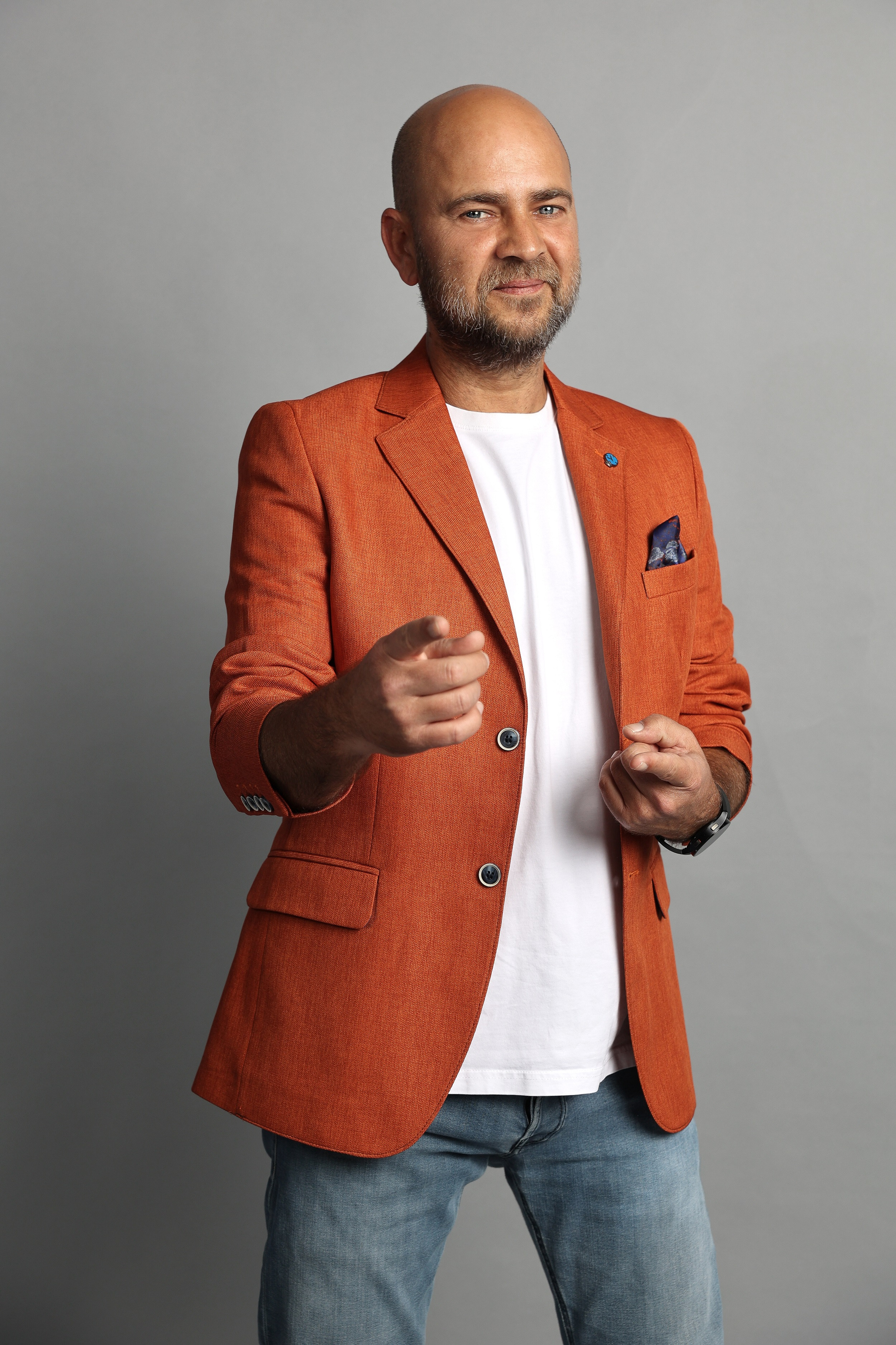 Cosmin Seleși este prezentatorul emisiunii „Batem Palma?”