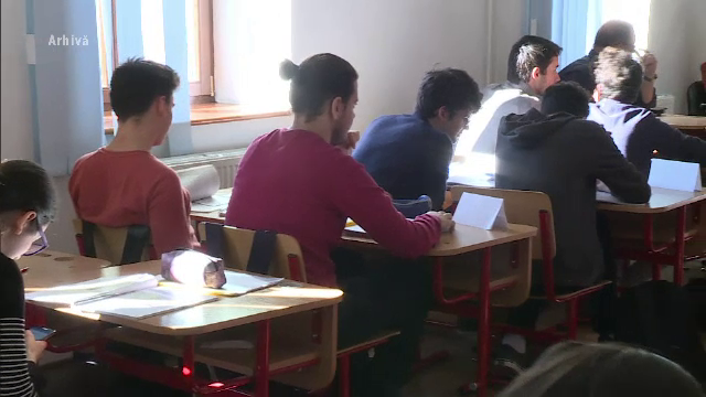 Val de reacții după sistarea bursei pentru transport. Sorin Cîmpeanu spune că un elev poate primi 1.000 de lei de la stat