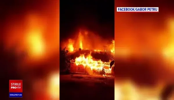 Două case au ars din temeilii și o alta a fost afectată parțial de flăcări, în Tulcea. Focul ar fi fost pus intenționat