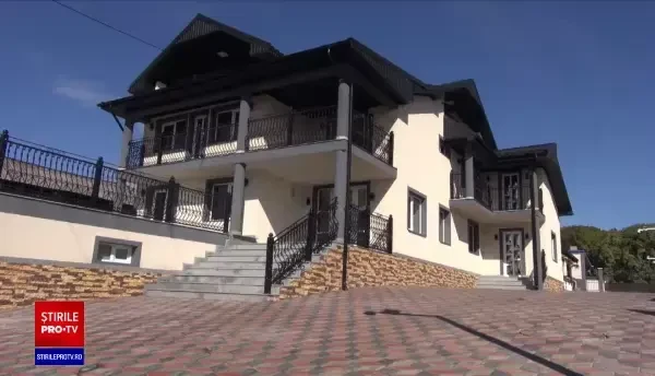 Doi tineri căsătoriți au rămas fără darul de la nuntă: 120.000 de euro. Cum au reușit hoții să intre în casă