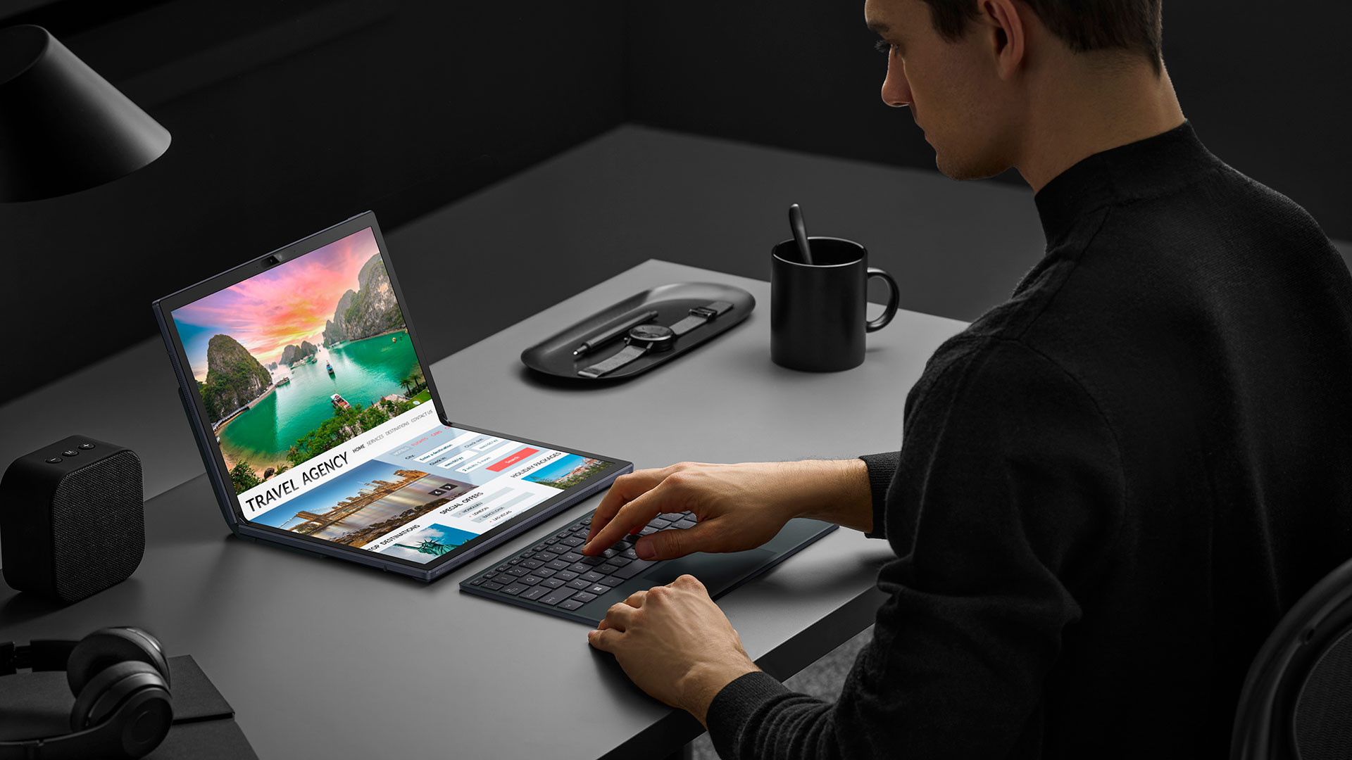 (P) Zenbook 17 Fold OLED (UX9702): viitorul laptopurilor a sosit