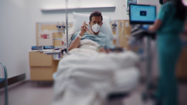 Ryan Reynolds a fost filmat în timpul unei colonoscopii, apoi a postat imaginile pe internet. Ce a descoperit medicul