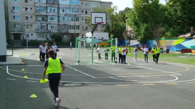 Tot mai mulți copii de gimnaziu nu mai participă la orele de sport. Părințiii cer scutiri medicale