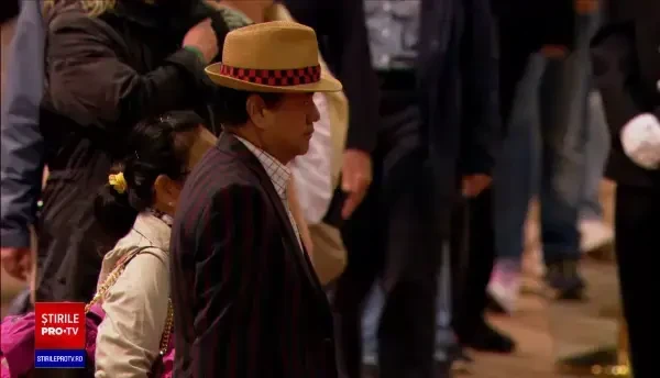 Pelerinii așteaptă și 14 ore pentru a-și lua rămas bun de la Regina Elisabeta. Printre ei s-a aflat și David Beckham