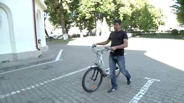 La Caracal, mulți cetățeni au lăsat mașinile acasă și au plecat la serviciu cu bicicletele sau pe jos