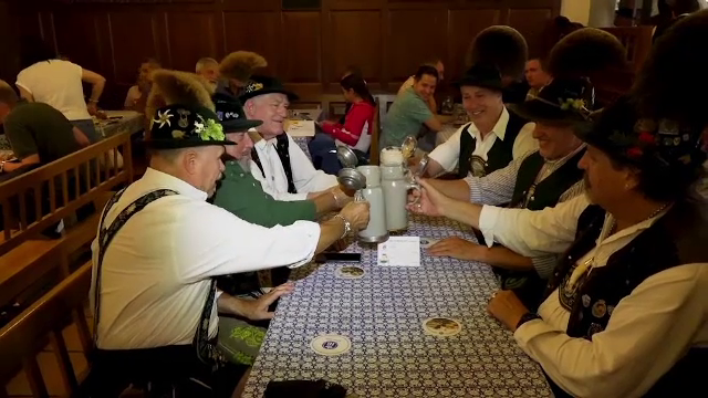 Oktoberfest revine după trei ani de pauză. O halbă de bere de un litru va costa aproape 14 euro