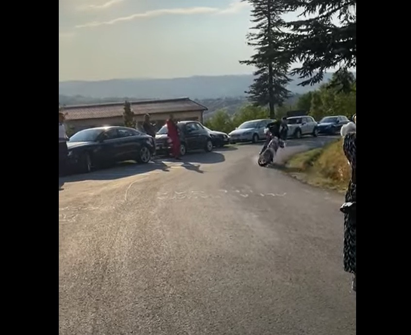 Pățania unui mire la propria nuntă. Cum a ajuns la spital după ce a vrut să își impresioneze soția VIDEO