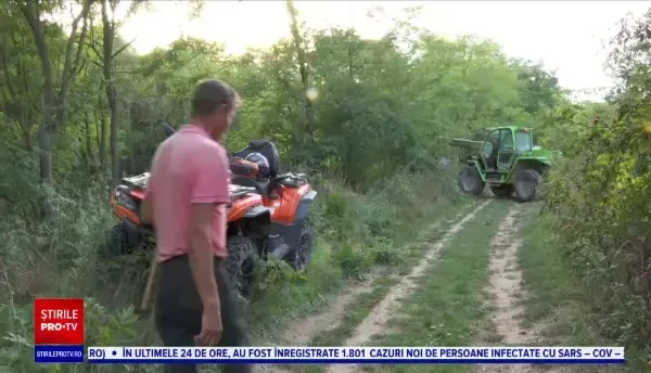 Doi soți s-au prăbușit cu ATV-ul într-o râpă adâncă de 10 metri. Femeia a fost rănită grav