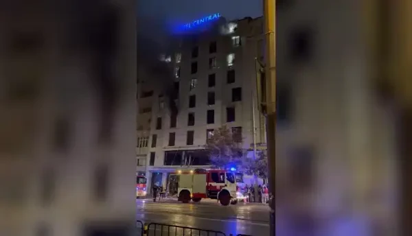 Incendiu la un hotel din Sofia: Un mort și doi răniți grav. Un român a filmat flăcările care ieșeau pe geam