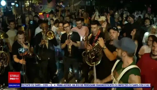 Centrul orașului Constanța, pietonal în weekend. Oamenii pot admira spectaculoasa creație „Gaia” la festivalul Lights on