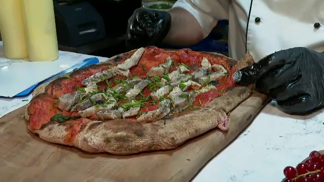 Peștele, gătit în cele mai ciudate moduri, pe litoralul românesc: Pe pizza sau chiar desert